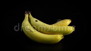 一串黄色的香蕉.